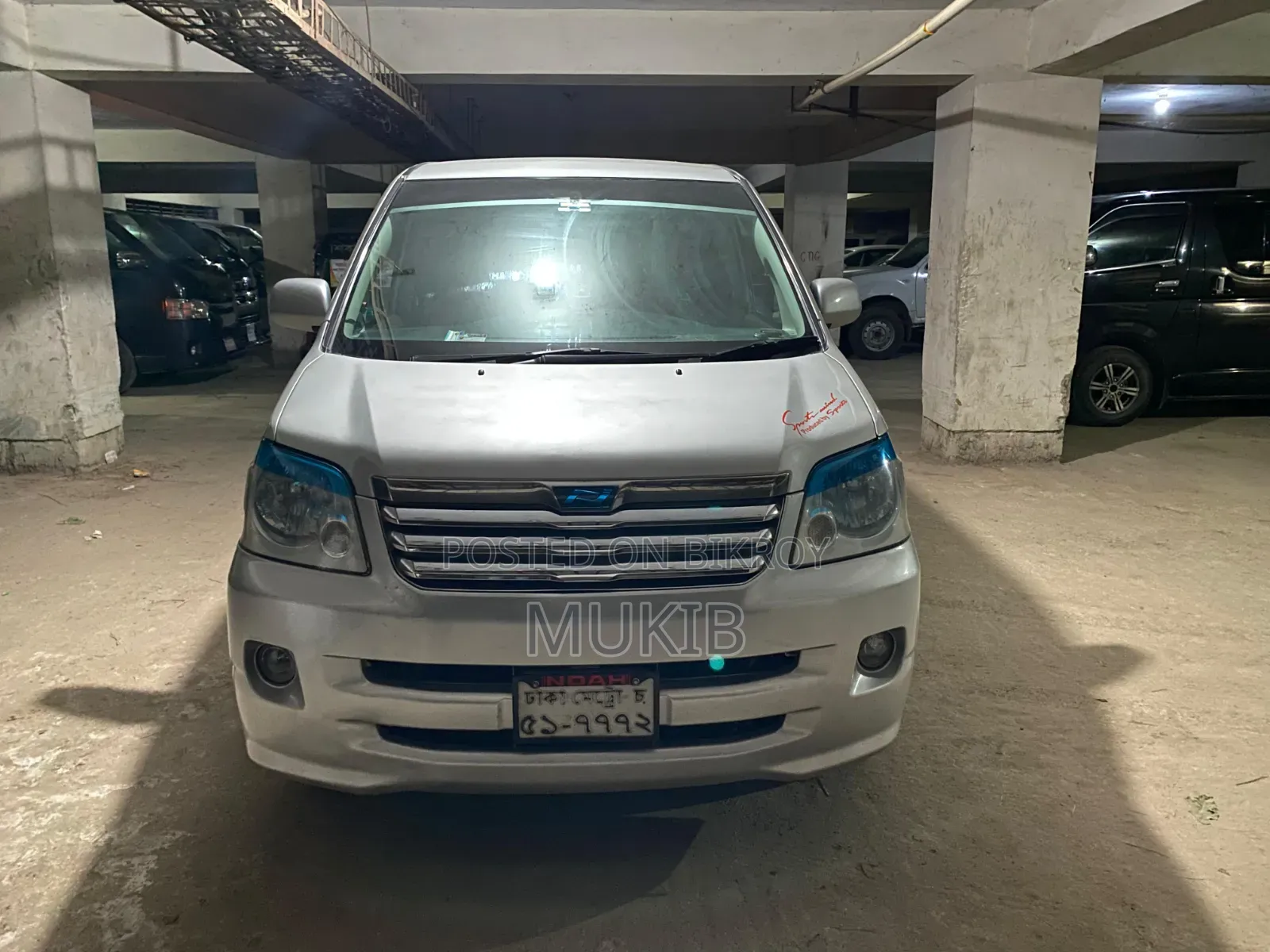 Toyota Noah 2002 Silver