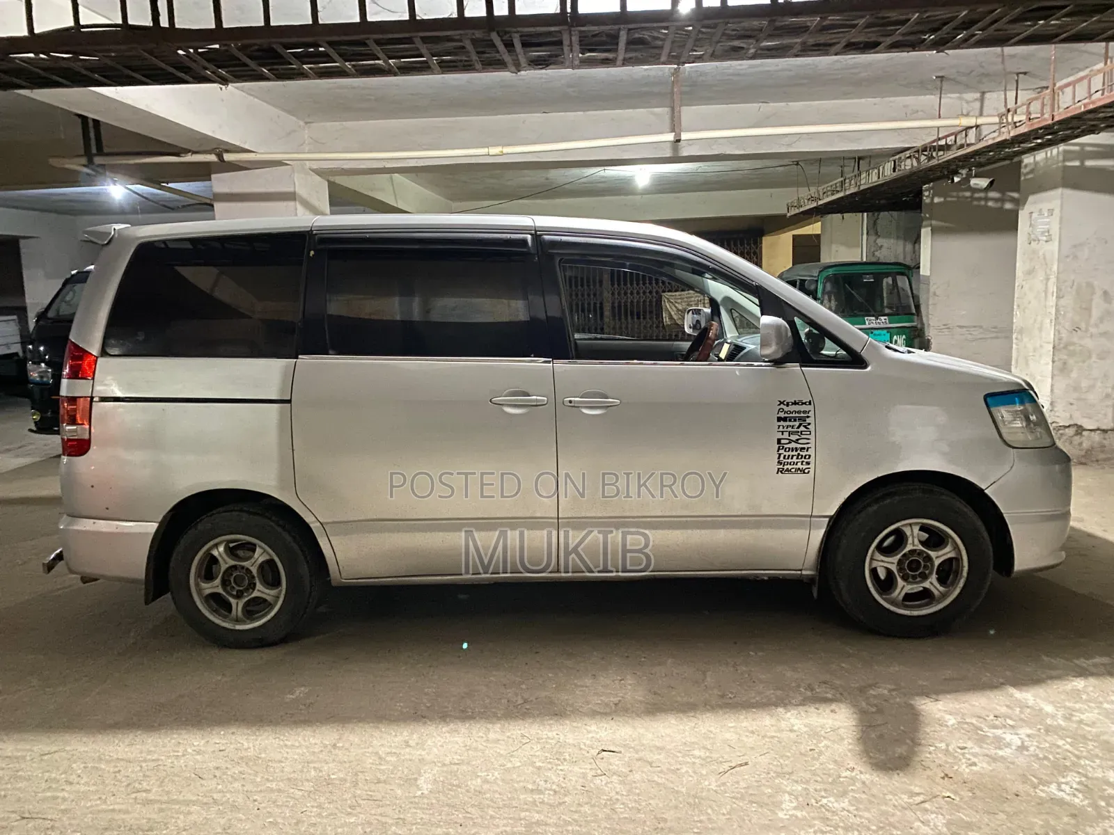 Toyota Noah 2002 Silver