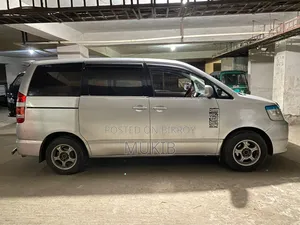 Toyota Noah 2002 Silver