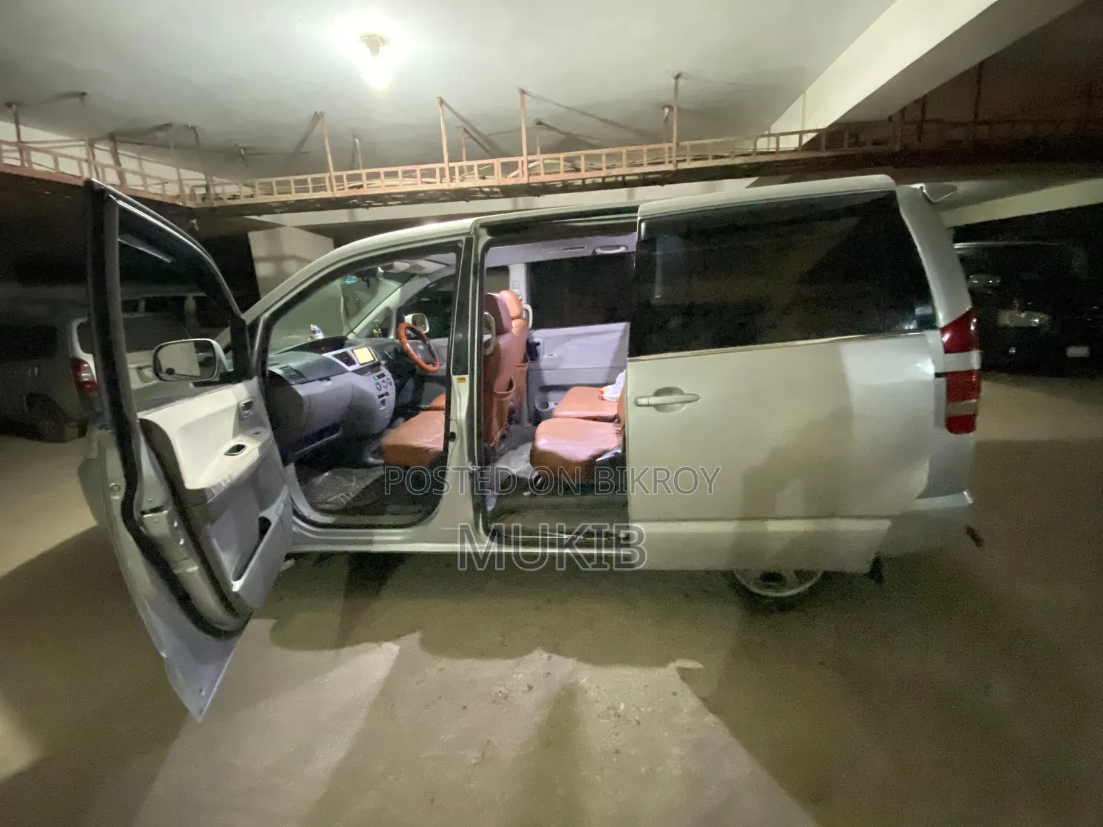 Toyota Noah 2002 Silver