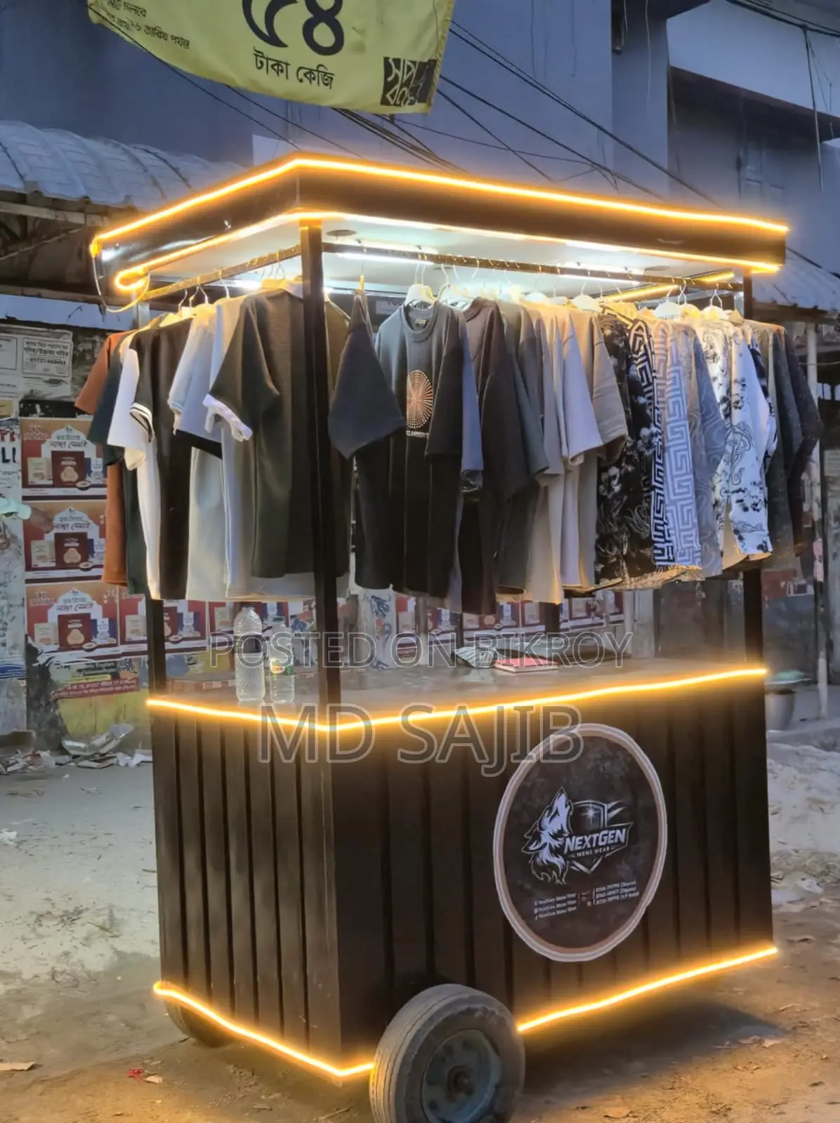 Looking for a person to stay at a clothing store from 4 PM to 9 PM