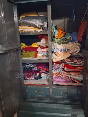 স্টিলের আলমারি