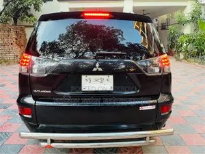 মিতসুবিশি আউটল্যান্ডার ২০১০ কালো
