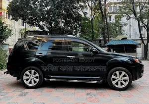 মিতসুবিশি আউটল্যান্ডার ২০১০ কালো