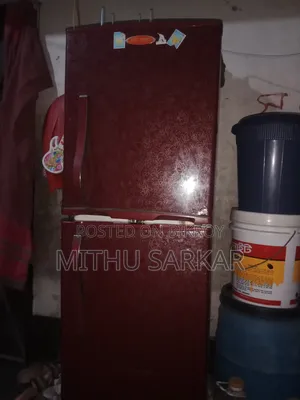 ফ্রিজে কোন সমস্যা নাই টাকার প্রয়োজন তাই বিক্রি করছি অল্প দামে