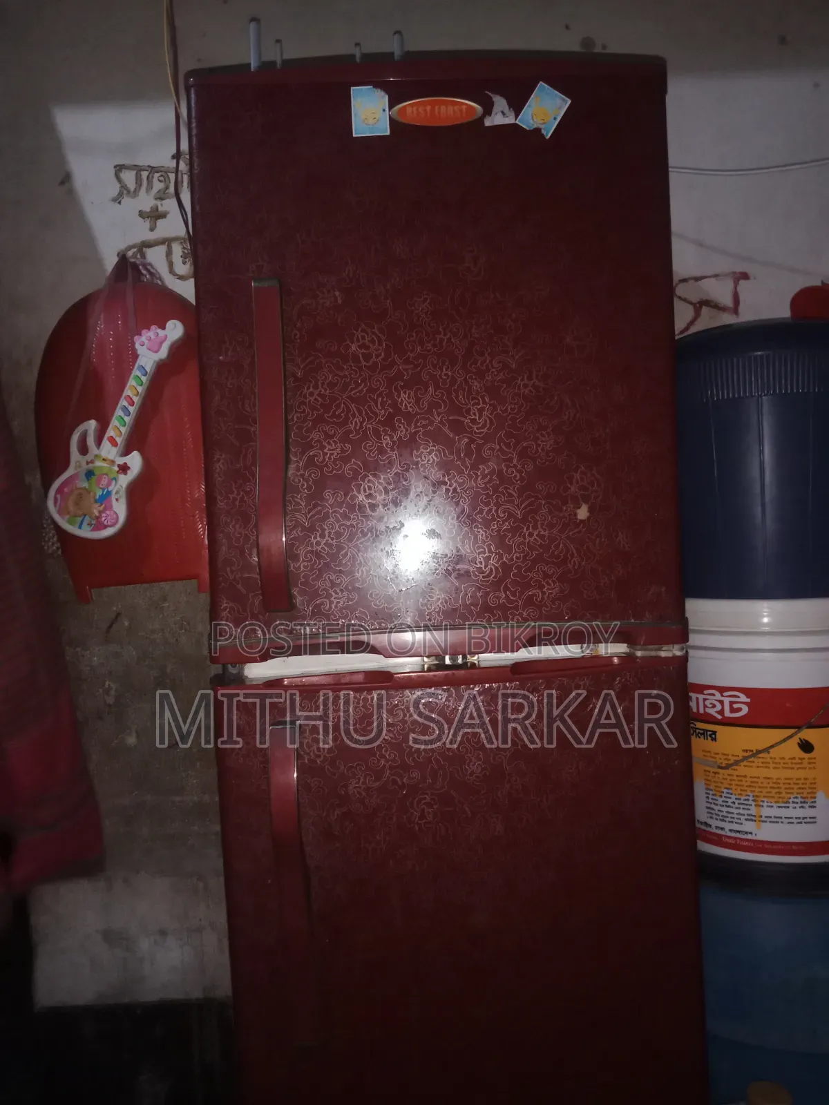 ফ্রিজে কোন সমস্যা নাই টাকার প্রয়োজন তাই বিক্রি করছি অল্প দামে
