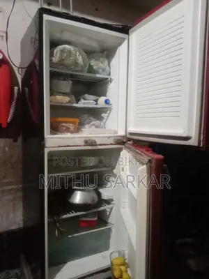 ফ্রিজে কোন সমস্যা নাই টাকার প্রয়োজন তাই বিক্রি করছি অল্প দামে