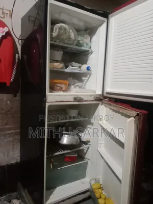 ফ্রিজে কোন সমস্যা নাই টাকার প্রয়োজন তাই বিক্রি করছি অল্প দামে