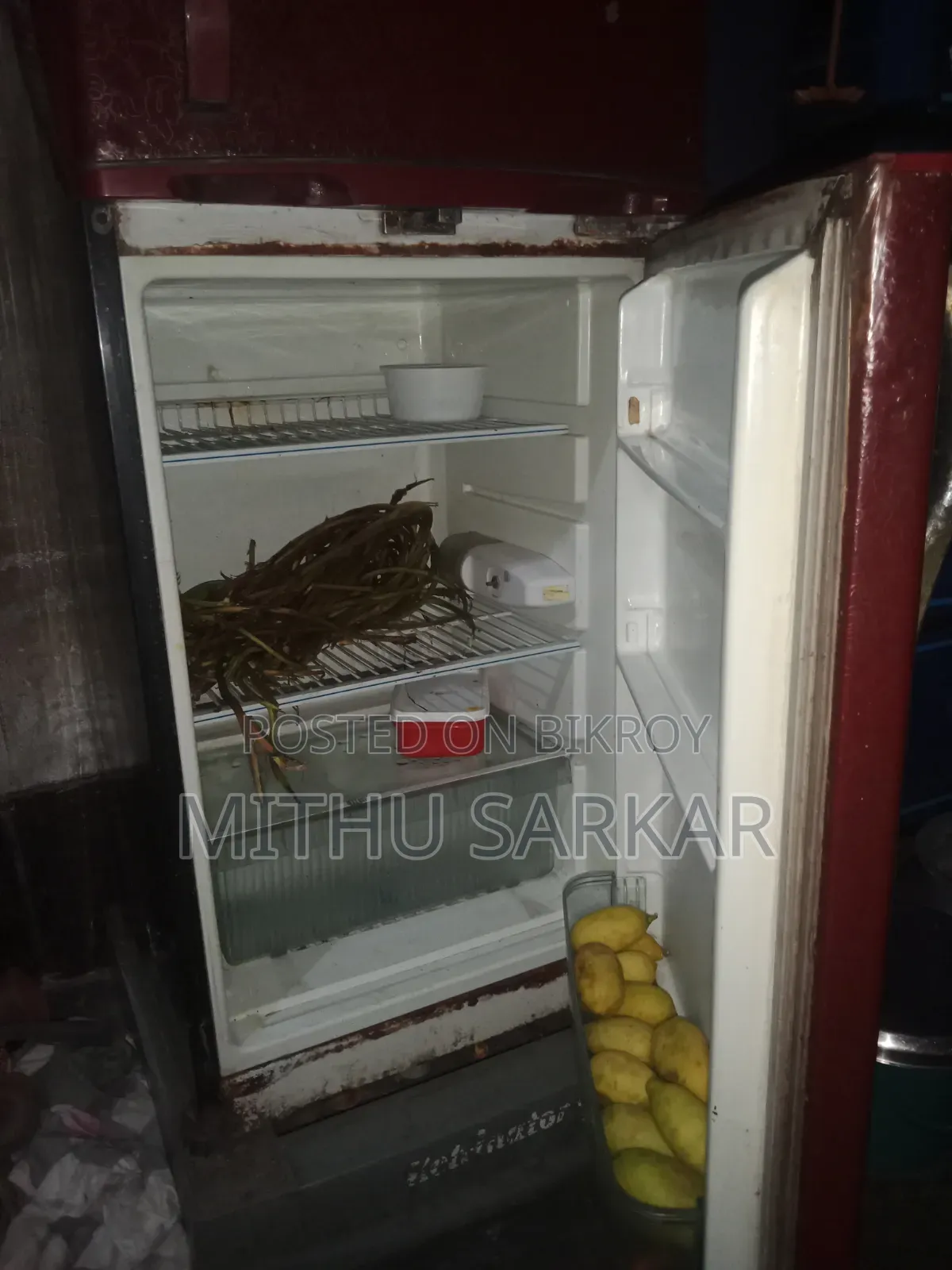 ফ্রিজে কোন সমস্যা নাই টাকার প্রয়োজন তাই বিক্রি করছি অল্প দামে