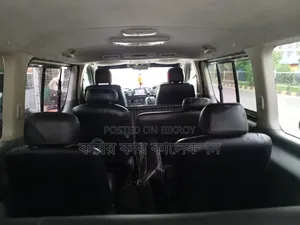 Toyota HiAce 2005 Black
