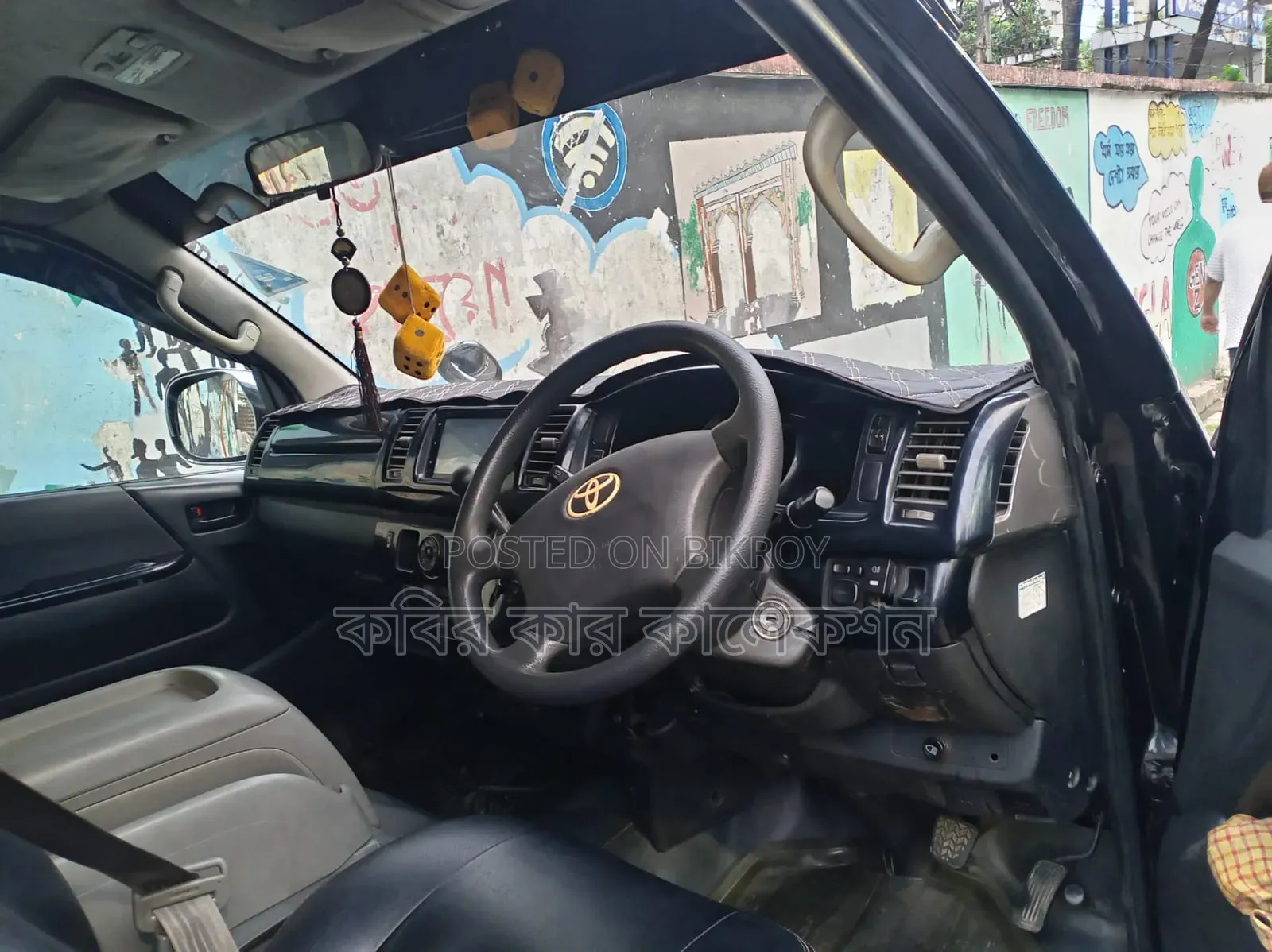 Toyota HiAce 2005 Black