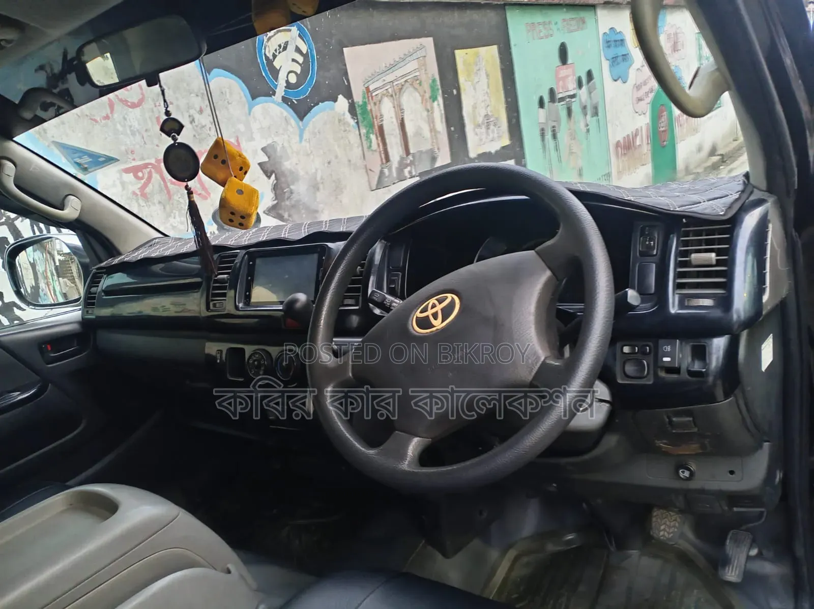 Toyota HiAce 2005 Black