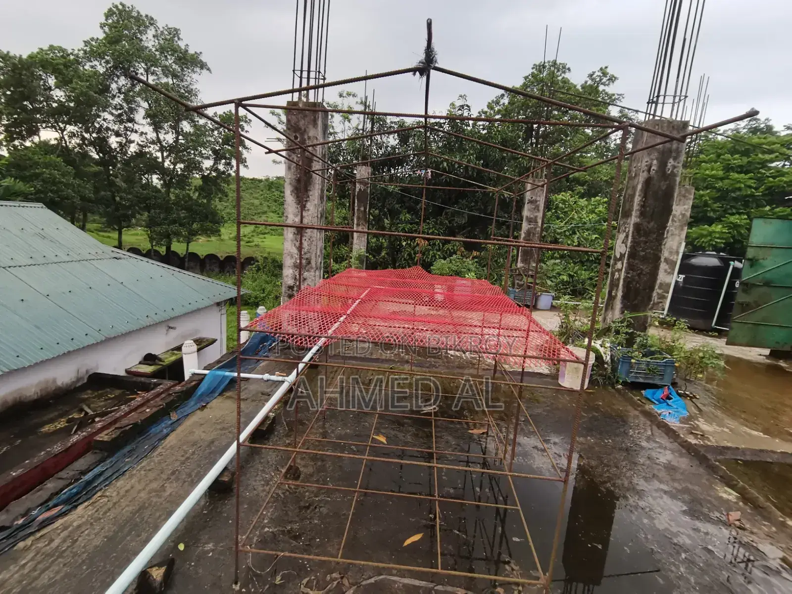 Cage (made of iron rods)