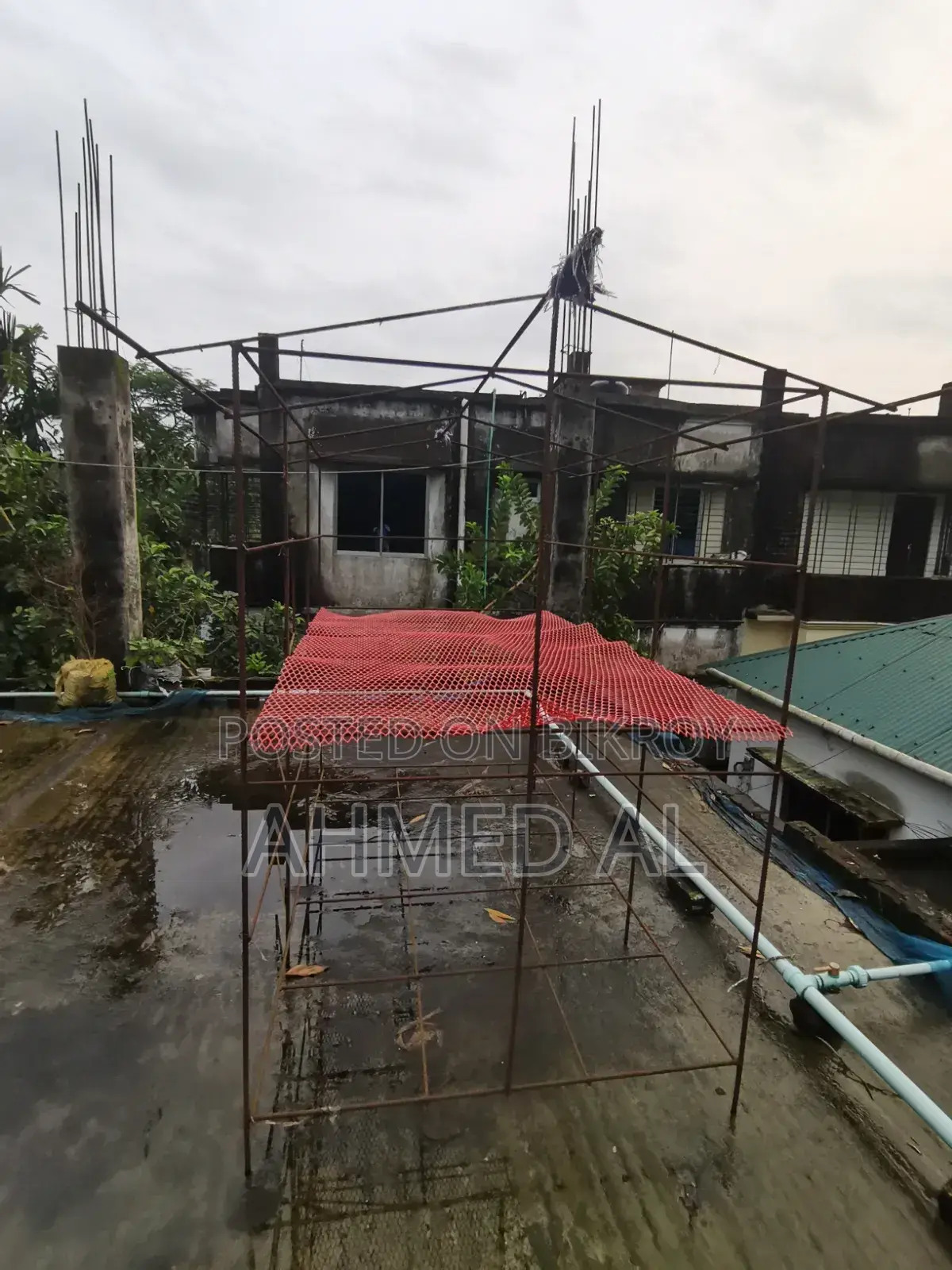 Cage (made of iron rods)