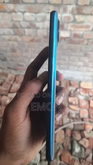 Walton 4 GB Blue