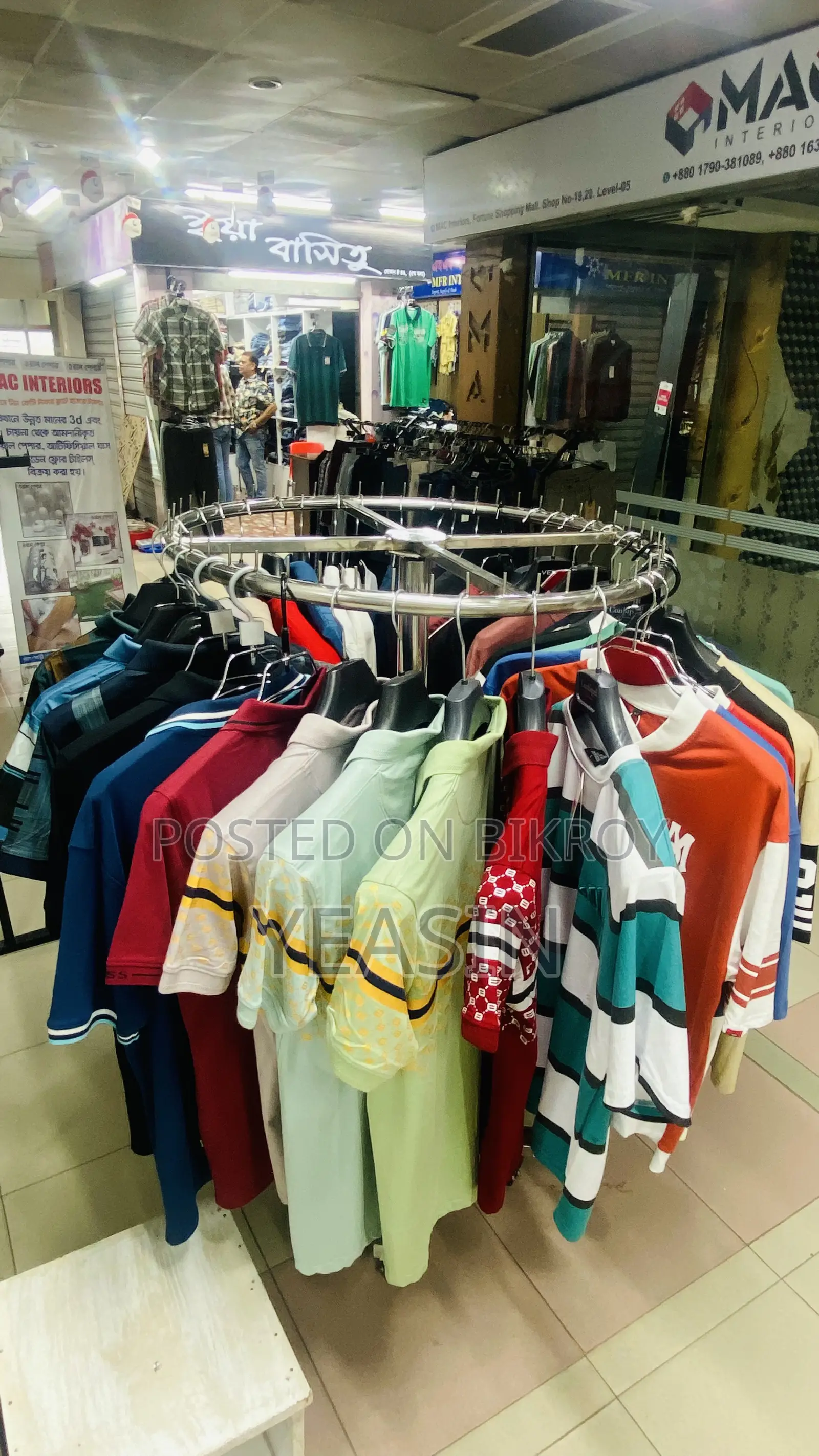 Rotating Hanger for Showroom