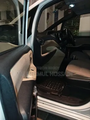 Toyota Noah 1.8 Front Wheel Drive Hybrid (7 Seater) 2020 White