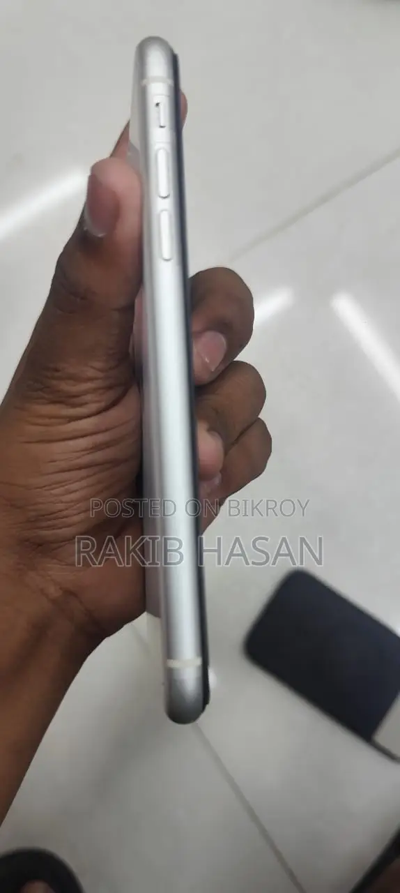 অ্যাপল আইফোন ১১ ১২৮ জিবি সাদা