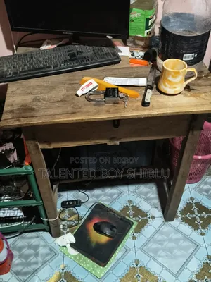 কম্পিউটার টেবিল