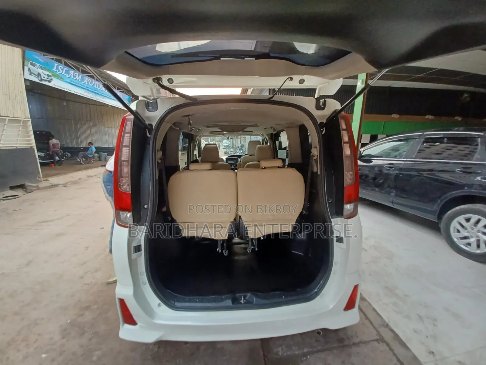 Toyota Noah 2014 Pearl