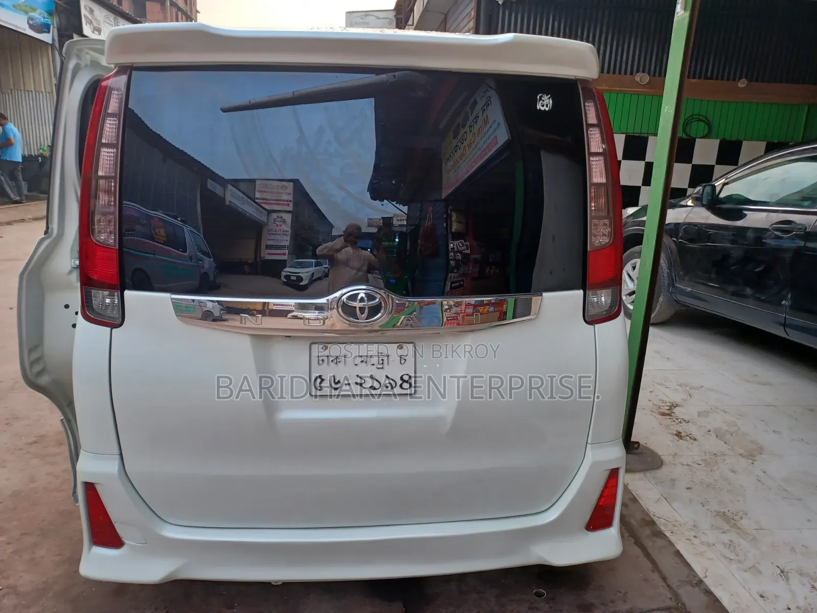 Toyota Noah 2014 Pearl