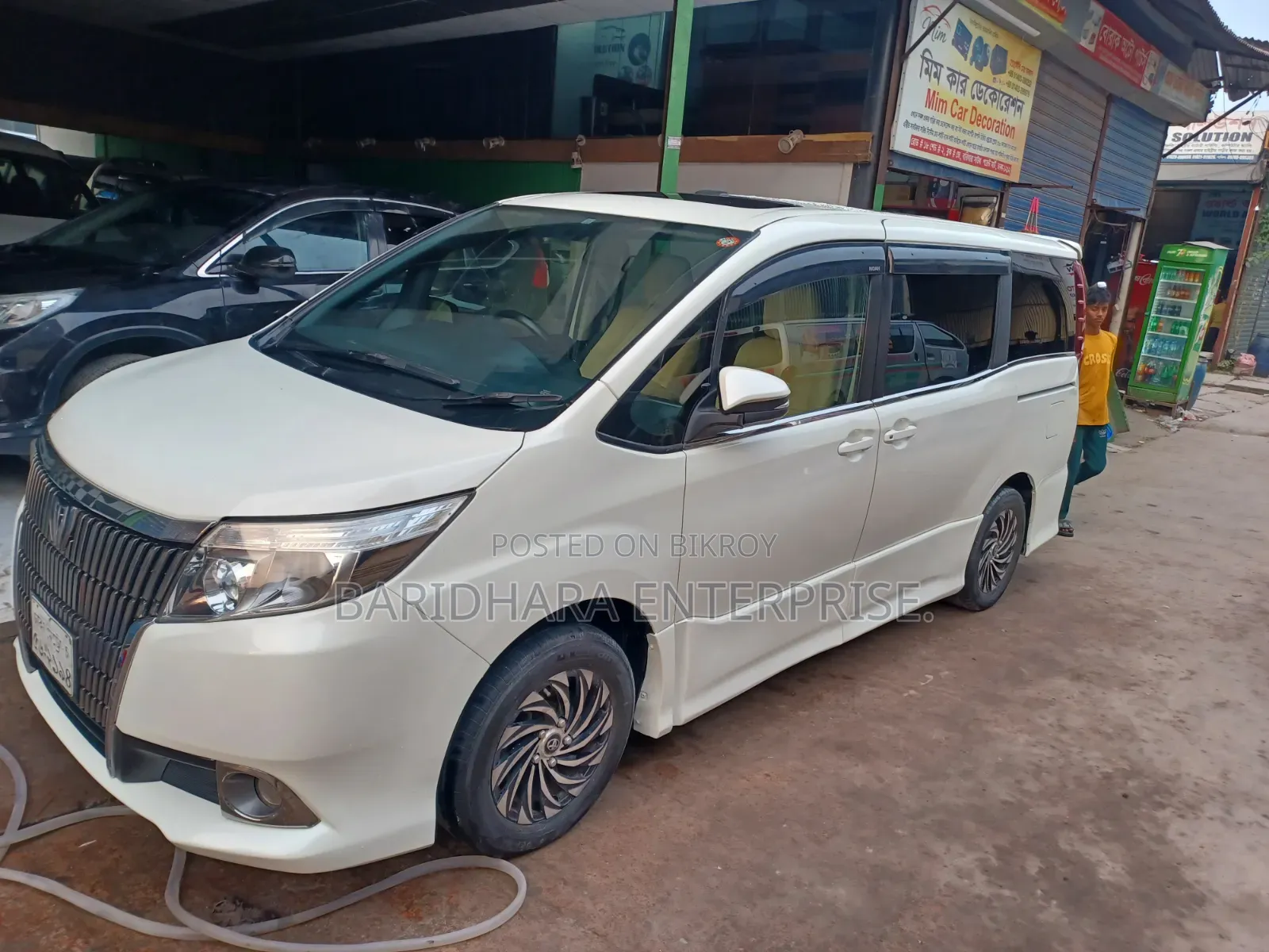 Toyota Noah 2014 Pearl