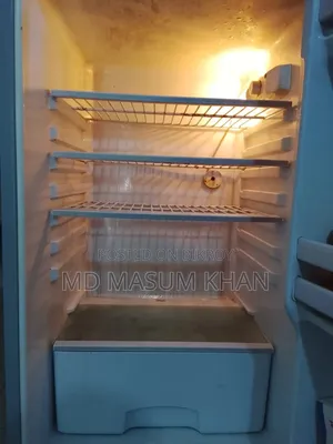 ফুল ফ্রেশ ফ্রিজ বিক্রি হবে।
