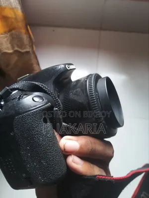 VIDEO CAMERA