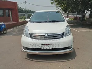 Toyota ISIS 2004 Pearl