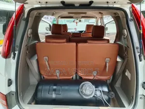 Toyota ISIS 2004 Pearl