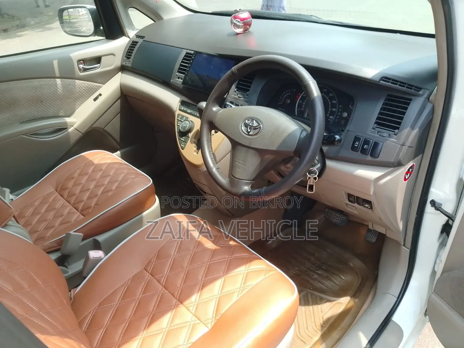 Toyota ISIS 2004 Pearl