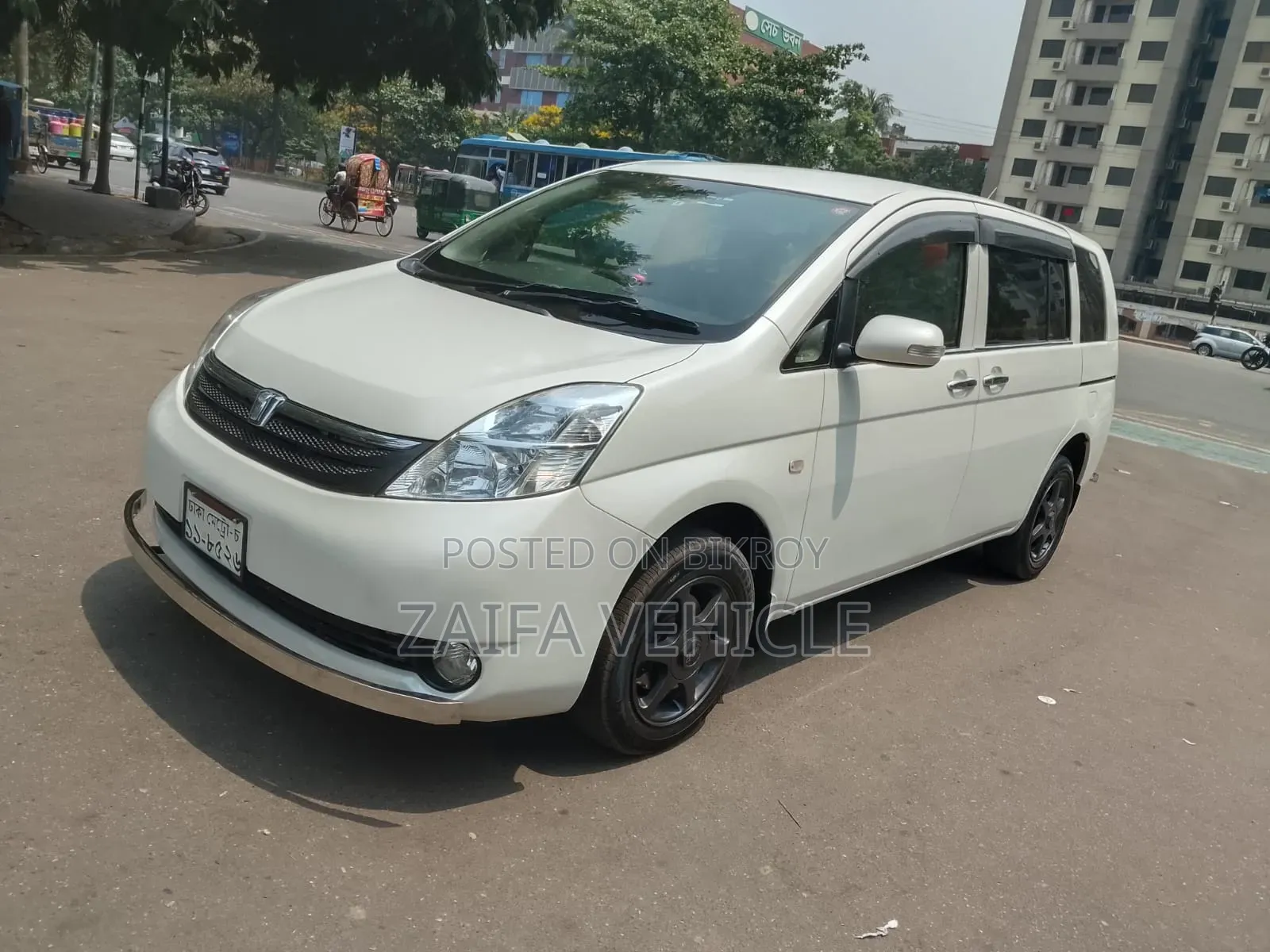 Toyota ISIS 2004 Pearl