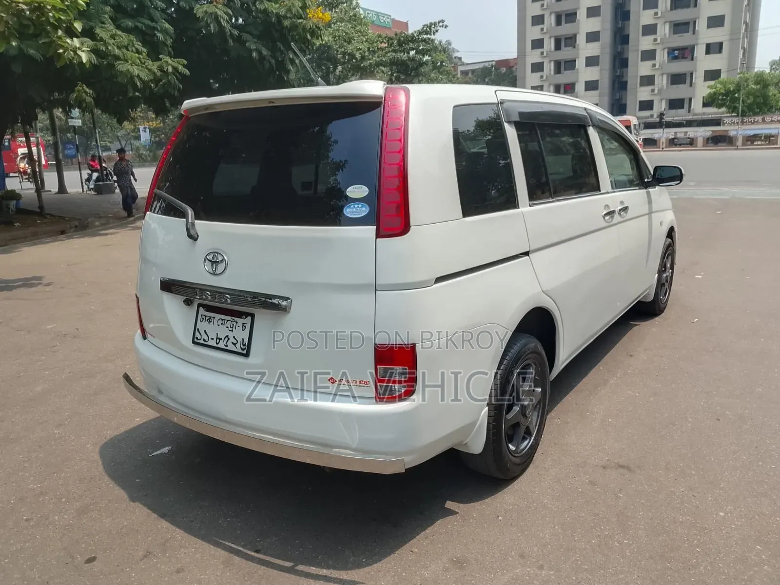 Toyota ISIS 2004 Pearl