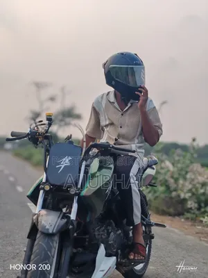 টিভিএস অ্যাপাচি আরটিআর ১৬০ ২ভি ২০১৮ নীল
