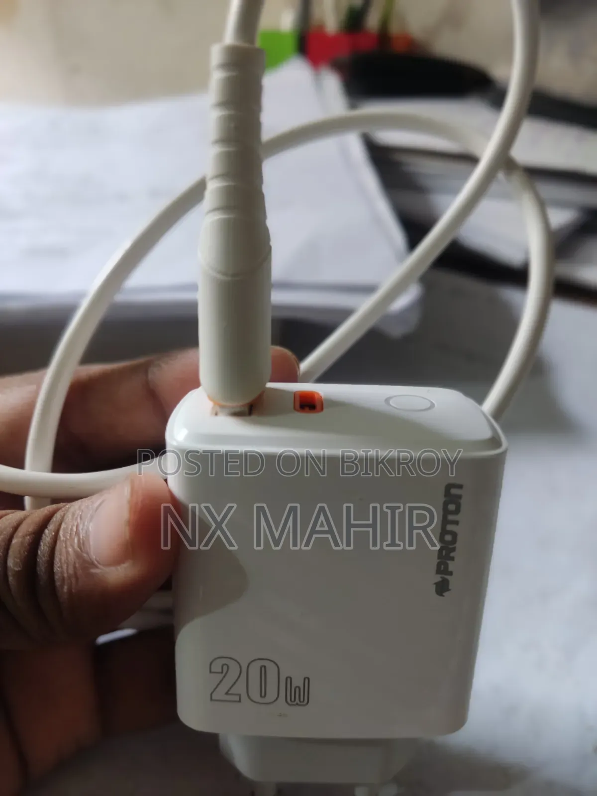 ২০ ওয়াট চার্জার