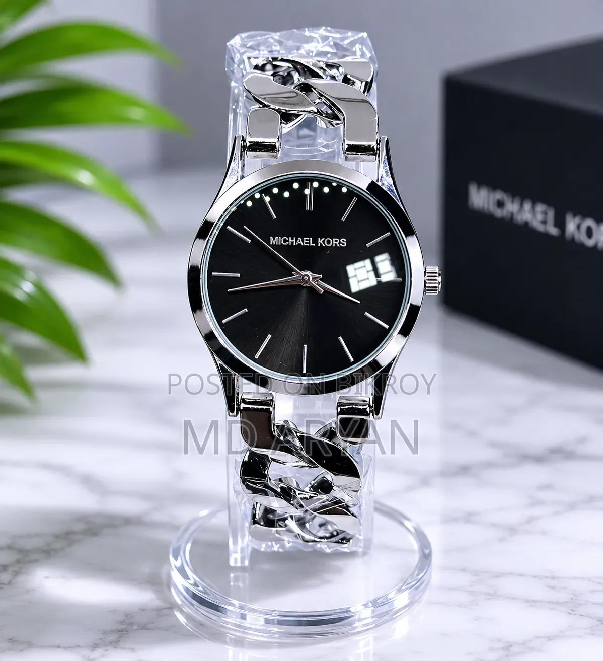 Michael Kors brings this luxury ladies watch.