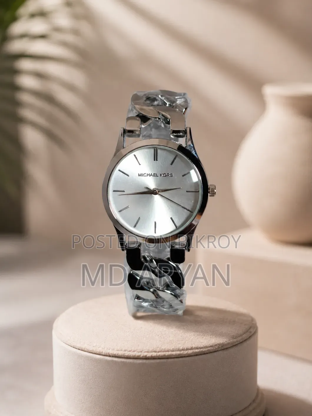 Michael Kors brings this luxury ladies watch.