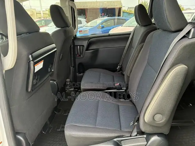 Toyota Noah 2021 Pearl