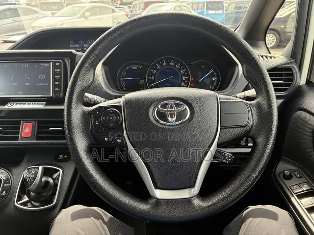 Toyota Noah 2021 Pearl