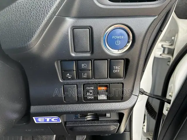 Toyota Noah 2021 Pearl