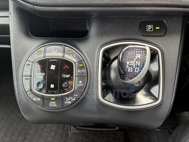 Toyota Noah 2021 Pearl