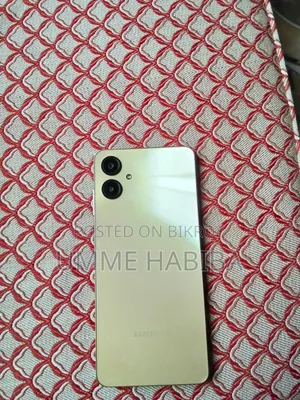 Samsung Galaxy A06 64 GB Gold