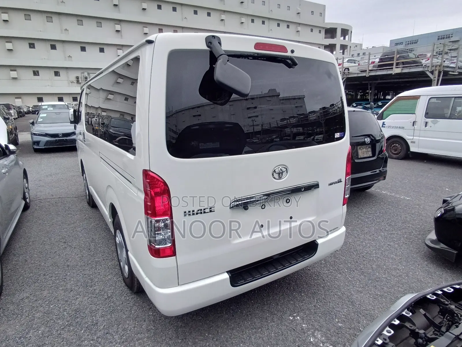 Toyota HiAce 2021 White