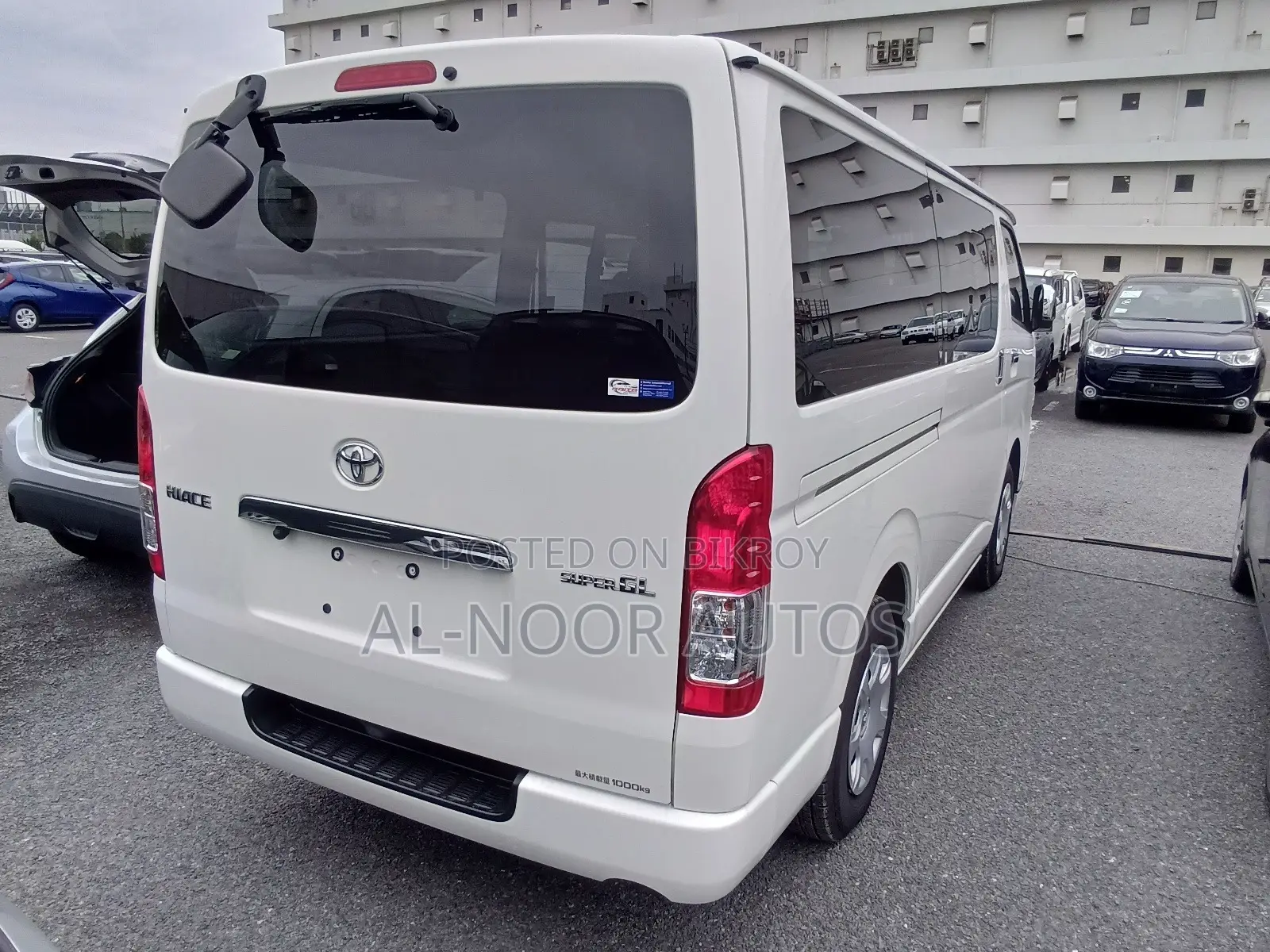 Toyota HiAce 2021 White
