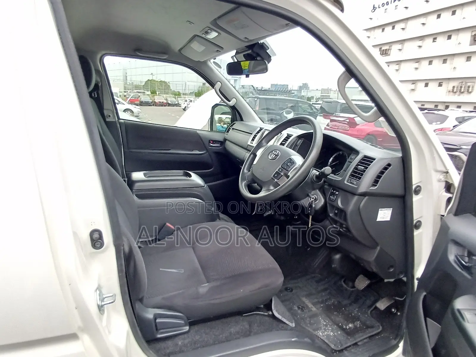Toyota HiAce 2021 White