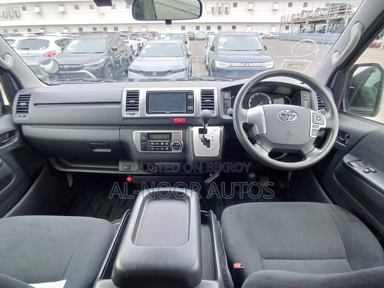 Toyota HiAce 2021 White