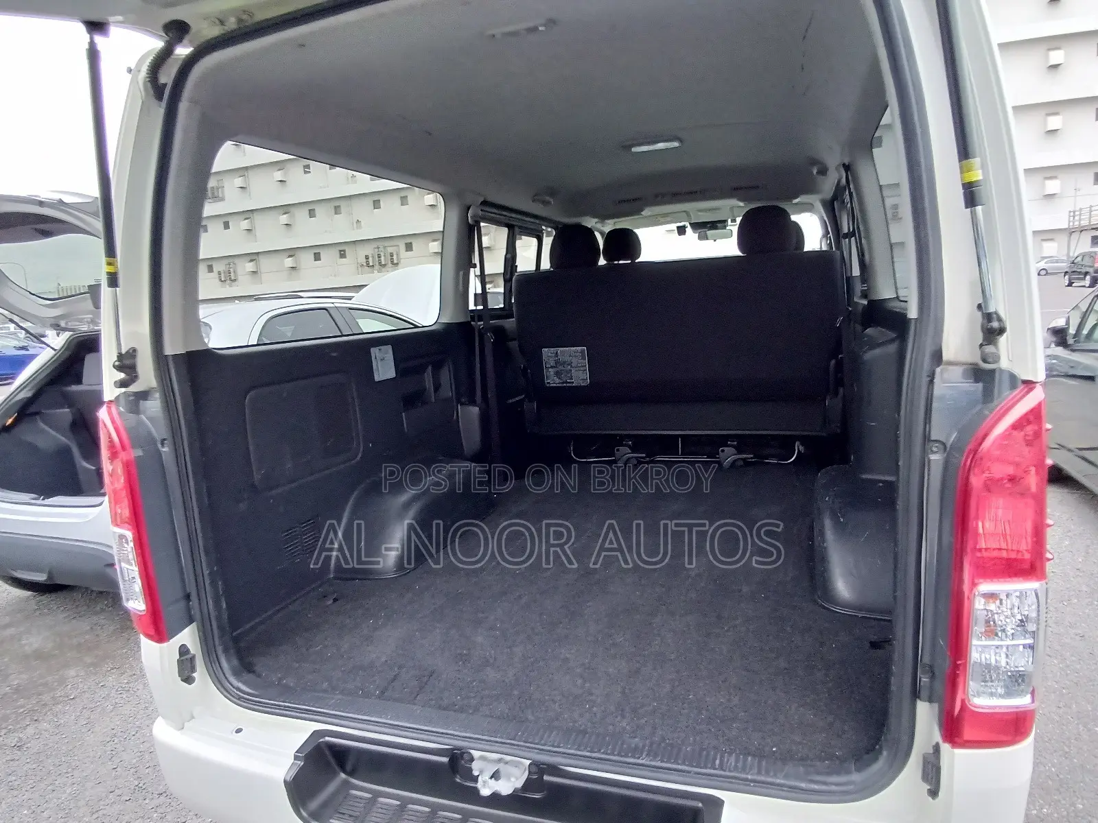 Toyota HiAce 2021 White