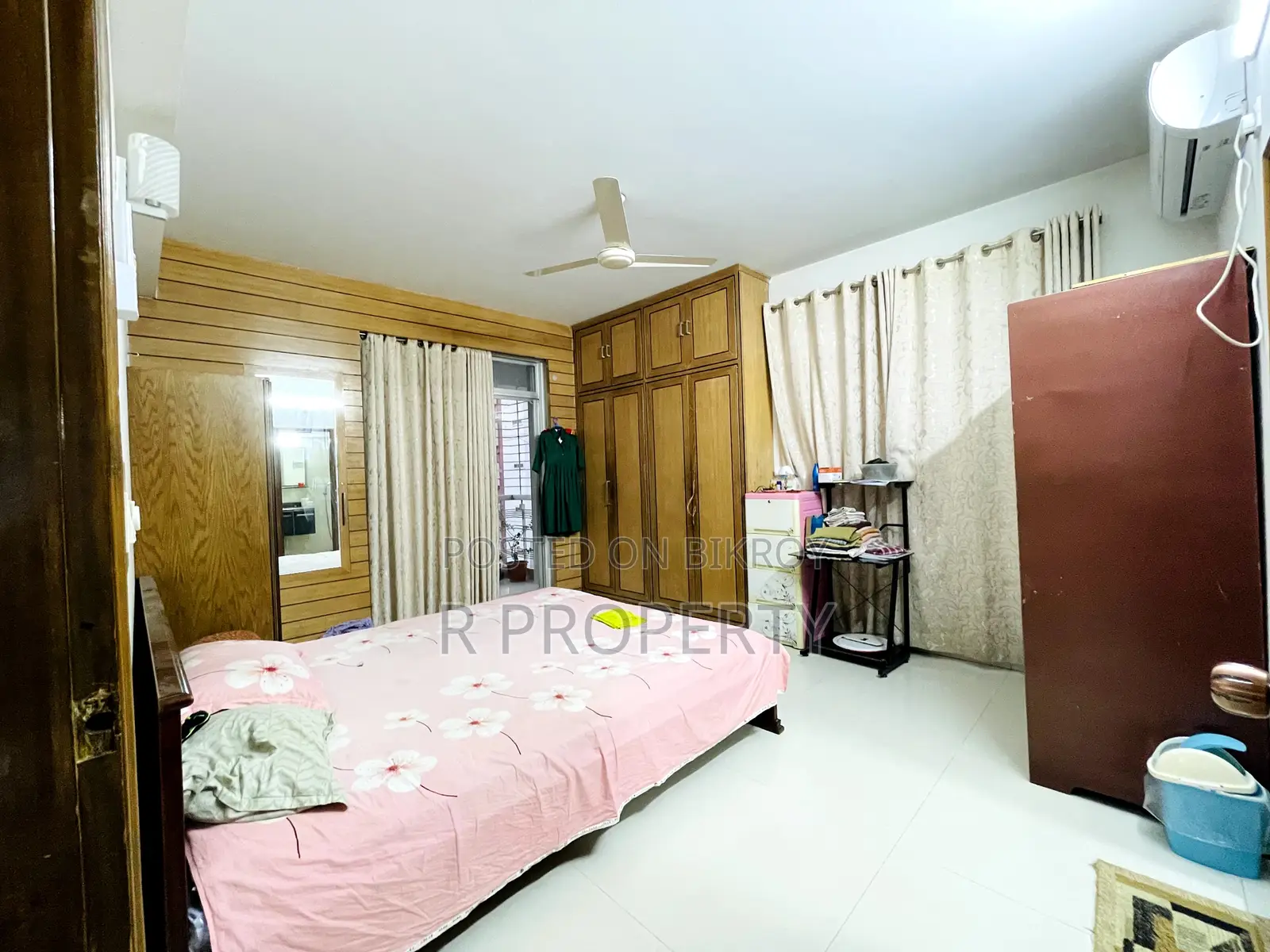 উত্তরায় ৪ বেডরুমের অ্যাপার্টমেন্ট বিক্রয়ের জন্য
