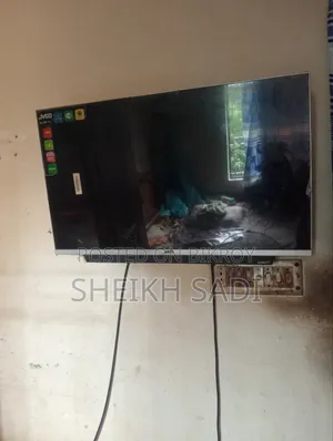 Jvco ব্রান্ডের ৩২" একটি স্মার্ট টিভি বিক্রি হবে।