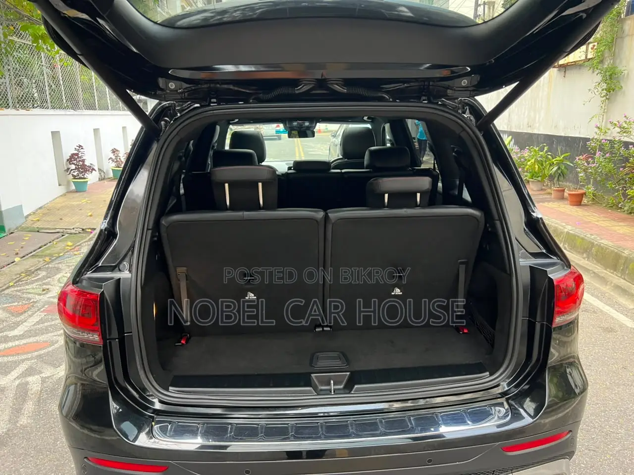 Mercedes-Benz 200 2021 Black